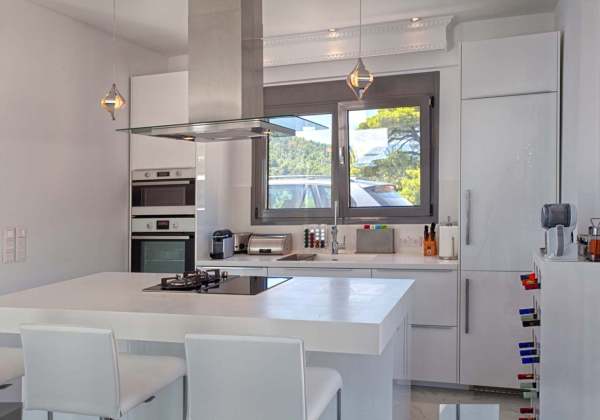 Villa-White-Pearl-Kitchen-2