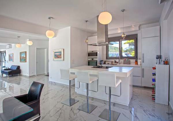 Villa-White-Pearl-Kitchen