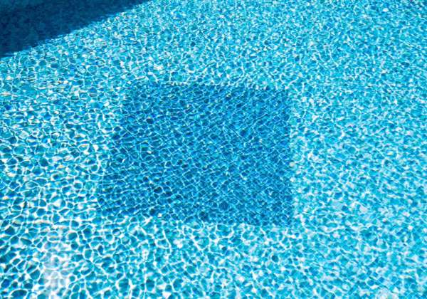 Villa-White-Pearl-deep-blue